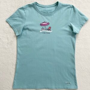 Life Is Good Crusher Tee Umbrella Beach Graphic “I Like It Here” Blue Medium